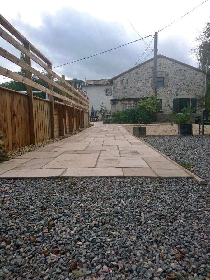 Gite Du Moulin Toucan Berneuil  Εξωτερικό φωτογραφία